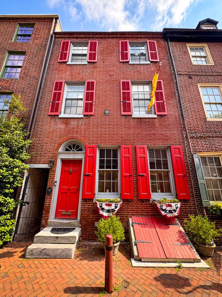 Trinity House mit busybodies in Elfreth`s Alley Philadelphia