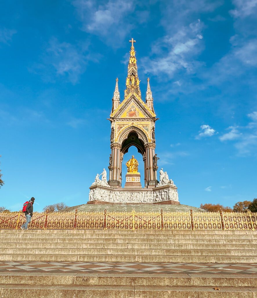 Das Albert Memorial, Kensington Gardens, London im Winter
