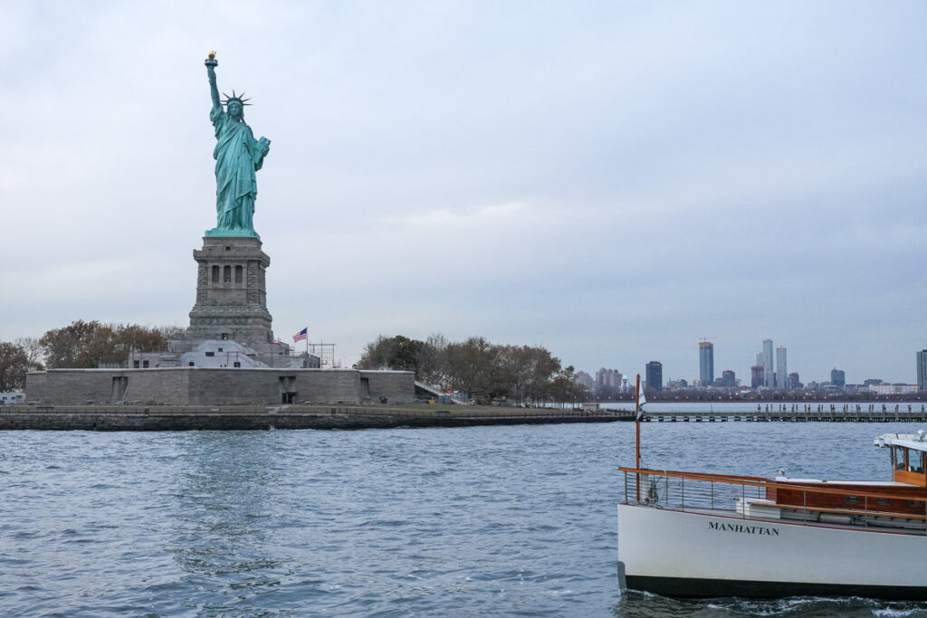 Sonnenuntergangsfahrt Freiheitsstatue NYC